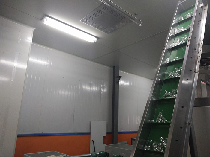 吉拓機(jī)械走向世界無(wú)菌凈化生產(chǎn)線吹瓶機(jī)