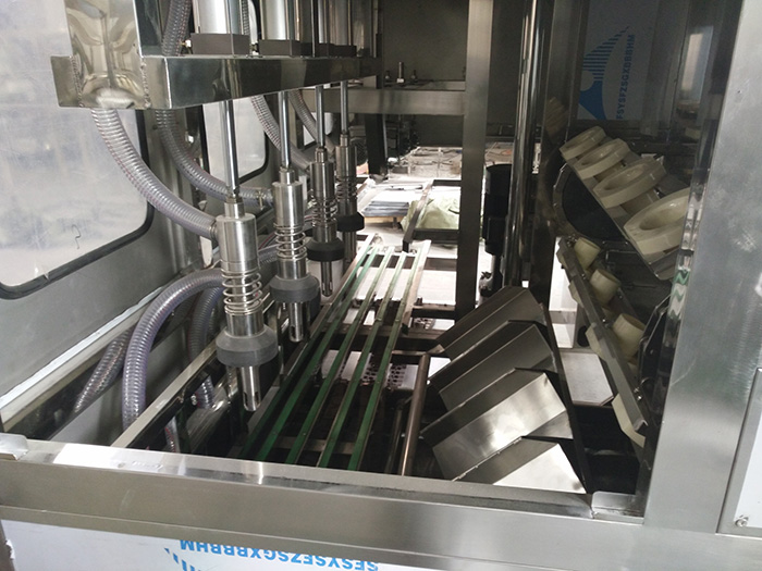 600桶五加侖灌裝機(jī)